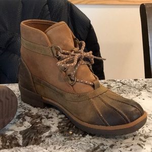 Ugg Heather short lace up boot